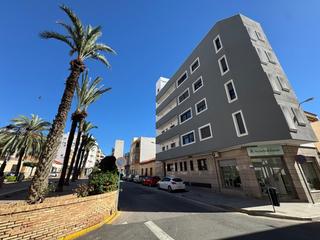Apartament a Centro - Muelle Pesquero. Nuevo apartamento a 500 metros de playa con trastero. 3 dorm. 2