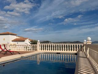 Chalet  Cucarres les. Luz, tranquilidad y vistas al mar  una villa impresionante en ca
