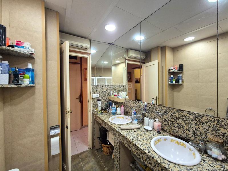 Foto 8b2b7cd7-7bd3-40c8-9301-b550f6baa227. Edificio gran oportunidad de inversión en el centro en Alicante