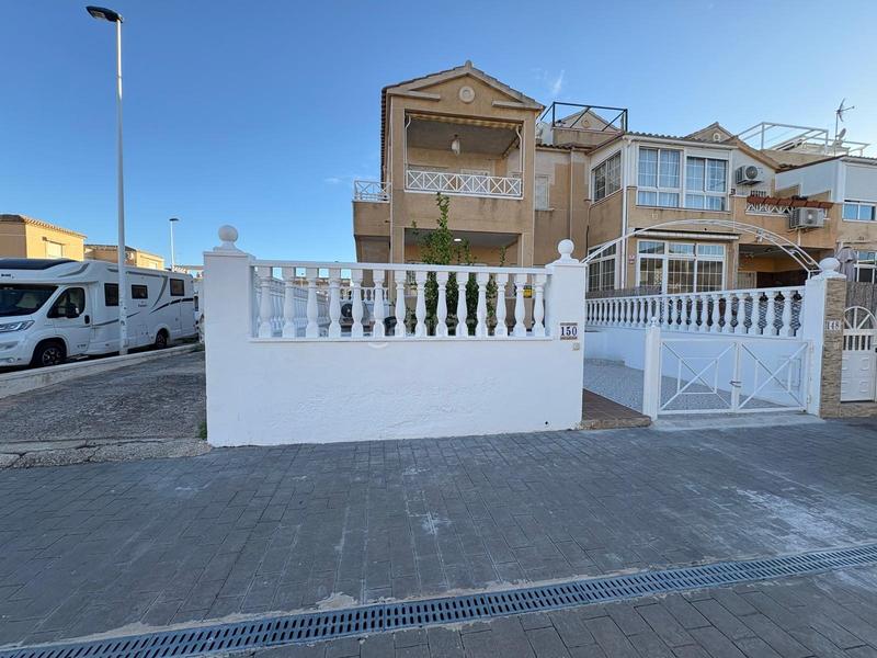 Foto c071d79e-60fb-4b14-afb6-8f6251e032cc. Casa con parcheggio piscina in Parque Acuático - Sector 25 Torrevieja
