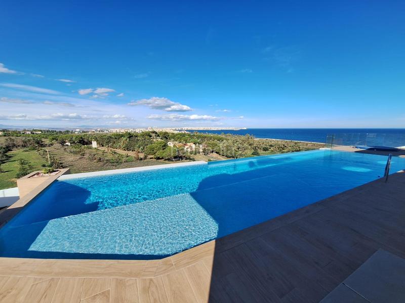 Foto a58a5705-fa3d-47c9-9523-9b99b895b42e. Lloguer apartament amb aparcament piscina a Punta Prima Torrevieja