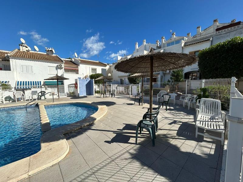 Foto b2b1f9bc-fb4a-4788-afbc-94bacf62129f. Casa con piscina in Zona Carrefour - Urbanizaciones Torrevieja