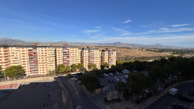 Foto 9bf806e0-0131-4c0f-a6e7-5fd994a3d4a7. Location appartement avec parking dans Juan XXIII Alicante