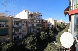 Etagenwohnung  Avenida alcoy. Piso en venta para reformar en campoamor, alicante  oportunidad