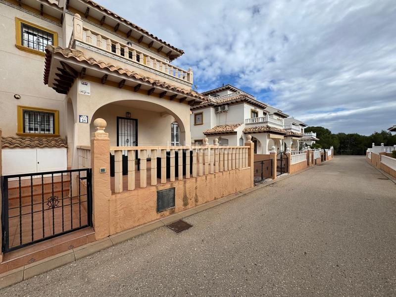 Foto 25d77734-32ba-4699-ac8c-f6335b38351c. Casa a schiera con parcheggio piscina in Lomas de Cabo Roig - Los Dolses Orihuela
