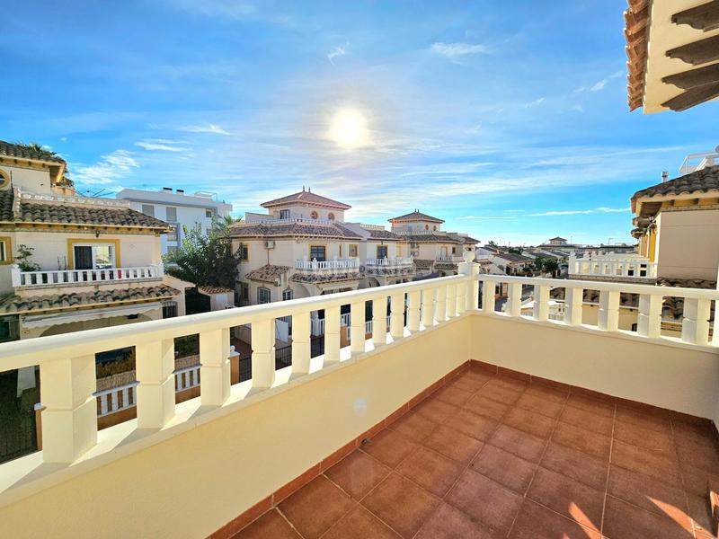 Foto 33a2632a-4396-4eaf-81fa-004eebf477e1. Casa adossada amb aparcament piscina a Lomas de Cabo Roig - Los Dolses Orihuela