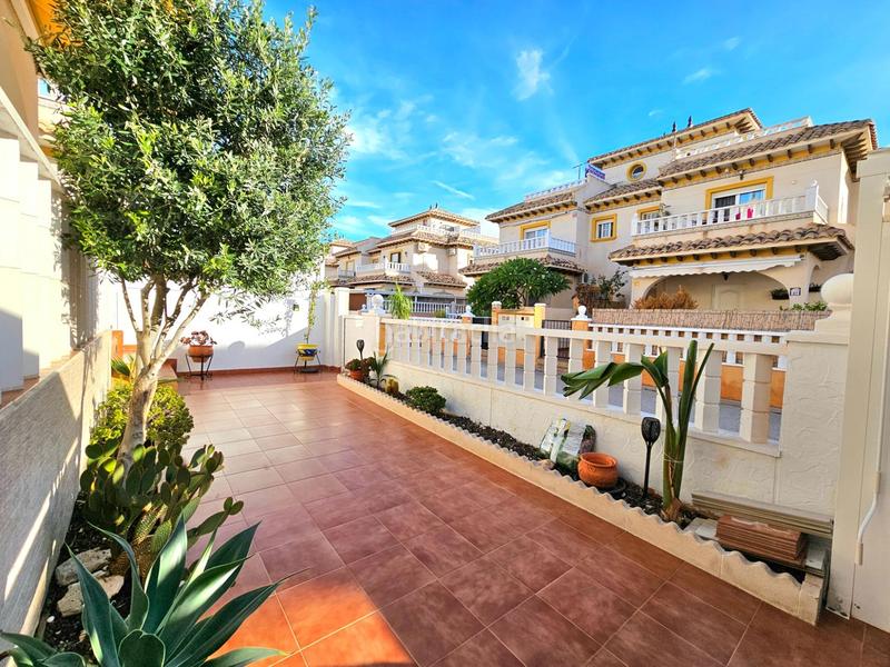 Foto 8b146e3b-c957-4fbf-8126-e44731de3908. Casa adossada amb aparcament piscina a Lomas de Cabo Roig - Los Dolses Orihuela