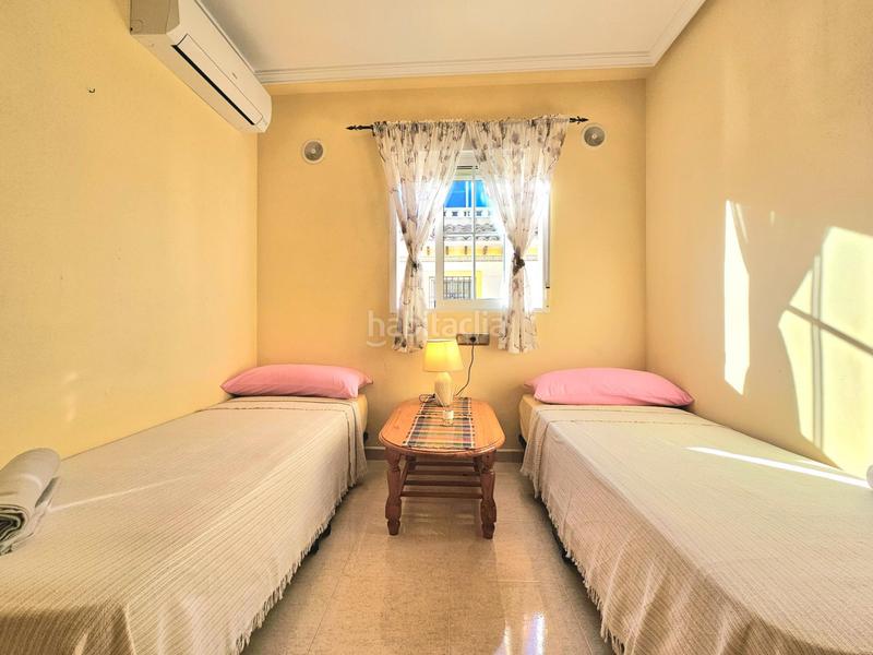 Foto ce25b798-2345-439e-aa8c-34aaa75df8b7. Casa adossada amb aparcament piscina a Lomas de Cabo Roig - Los Dolses Orihuela