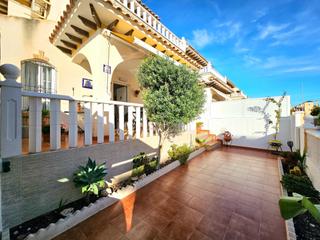 Casa adosada en Lomas de Cabo Roig - Los Dolses. Impecable adosado de 3 habitaciones y 2 baños con parking en la