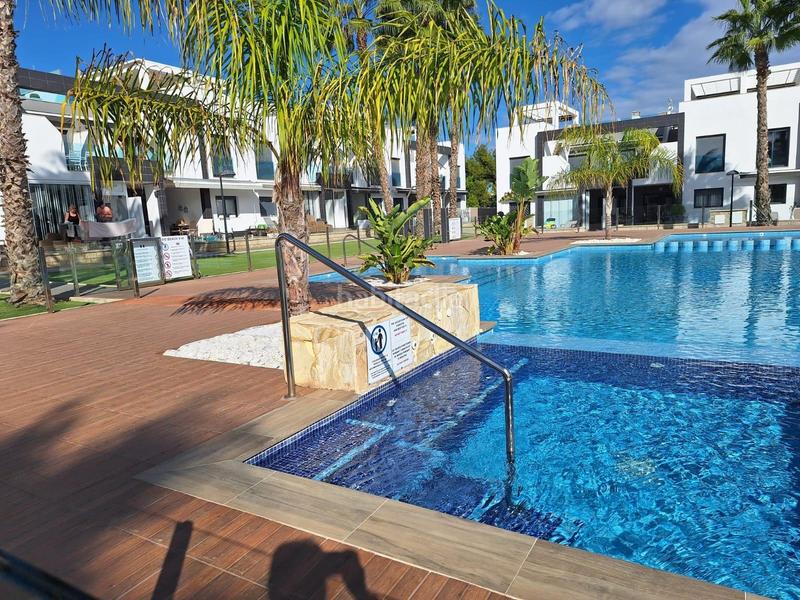 Foto db48bb18-9c03-48e3-8907-8f89f04d289f. Casa amb aparcament piscina a La Zenia Orihuela