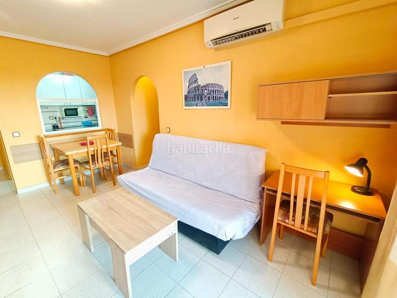 Foto 09f2eab8-6e36-4410-a9c3-8e1df90e8d90. Apartament amb aparcament piscina a El Acequión Torrevieja