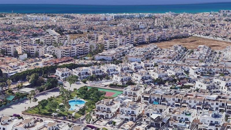 Foto 5cc373f2-6186-4b1c-a99a-f44b2a3976e7. Casa amb piscina a La Florida Orihuela