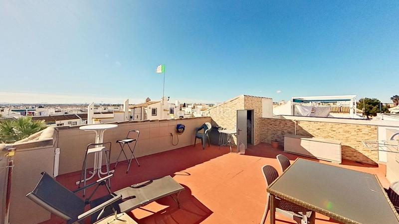 Foto 7075a4a7-ad60-4bf7-9c3e-9c1f86ddcff8. Casa amb piscina a La Florida Orihuela