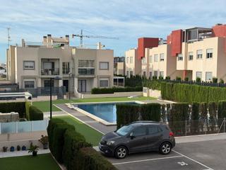 Maison à Aguas Nuevas. Bungalow en aguas nuevas de 2 dormitorios con piscina parking y