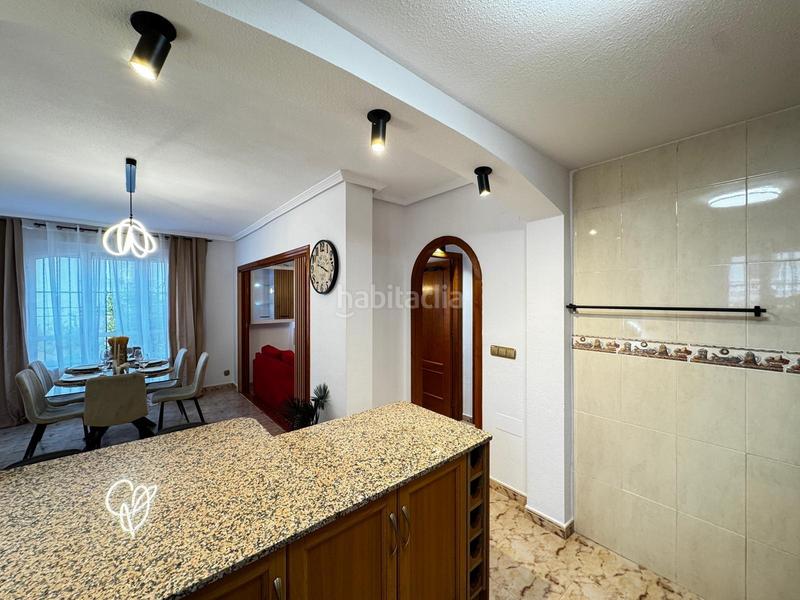 Foto 6b98ef72-4e23-4b65-8f1f-ac6209257b5e. Casa adossada amb calefacció aparcament piscina a Orihuela