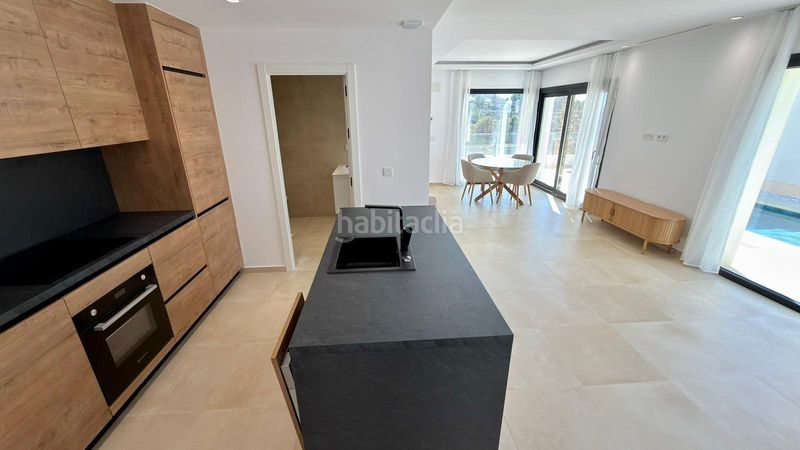 Foto be3a1a90-76cc-4e14-a294-7943e3b74583. Xalet amb aparcament piscina a Finestrat pueblo Finestrat