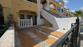 Casa  L-2 lago sol. Acogedor bungalow semireformado en los balcones, torrevieja