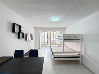 Studiowohnung  Calle pedro lorca. Amplio estudio con vistas al mar lateral. a 150 metros de playa