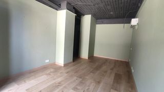 Local Comercial  Calle de wenceslao fernández flórez. Local muy acogedor cerca de la eoi