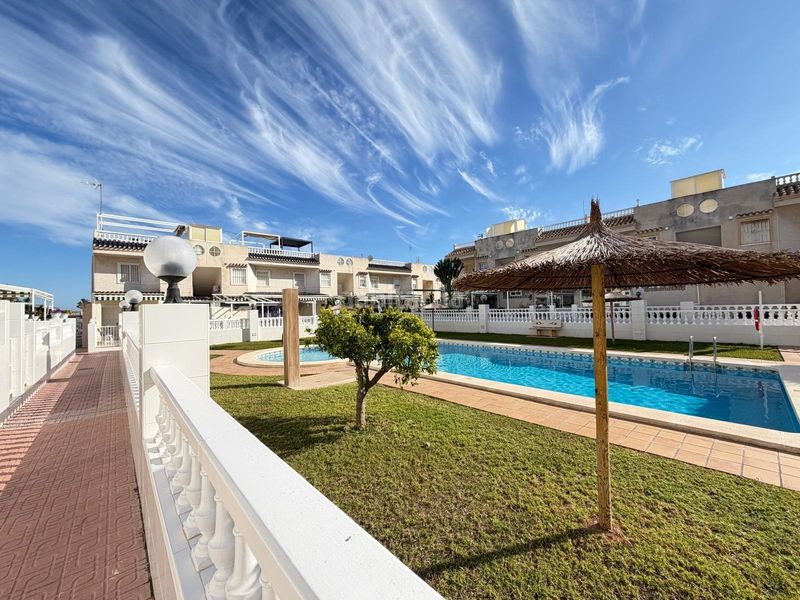 Foto 45c3194b-0649-4d47-9036-dc6bf6920965. Casa amb piscina a Aguas Nuevas Torrevieja