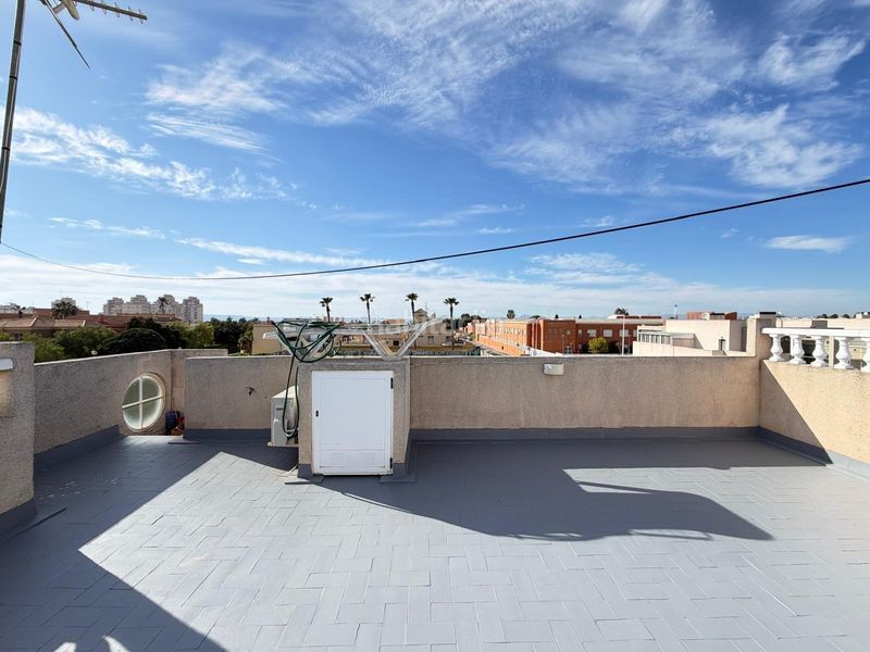 Foto c81ad014-d703-4067-8ba5-68f24307e614. Casa amb piscina a Aguas Nuevas Torrevieja