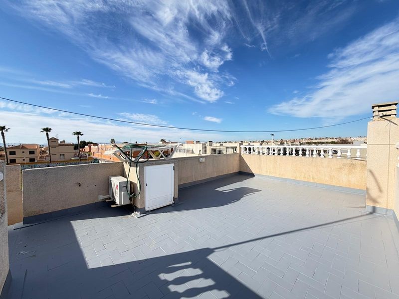 Foto cd58c541-7d78-404d-a1d7-caa3d58b78a9. Casa amb piscina a Aguas Nuevas Torrevieja