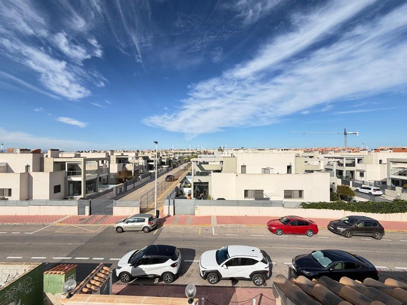 Foto d0dced29-977f-4e52-989e-2156582407be. Casa amb piscina a Aguas Nuevas Torrevieja