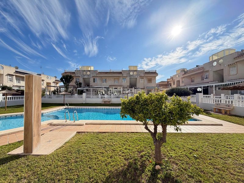 Foto e09abcf1-bdb9-44f6-a86d-107a11afe747. Casa amb piscina a Aguas Nuevas Torrevieja