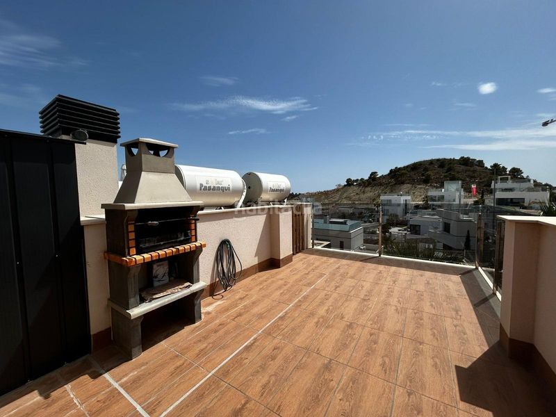 Foto 525c9680-511d-4fbf-98ae-9f0b765b2f41. Ático  con solárium y jacuzzi en la urbanización alegria village en Finestrat