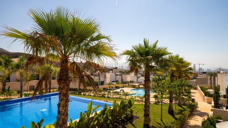 Foto 5815b248-ce36-4a29-a1f0-e5632b5658cb. Ático  con solárium y jacuzzi en la urbanización alegria village en Finestrat