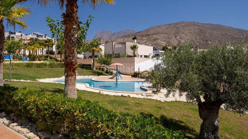 Foto f0042ca7-09e4-4293-a5b2-7386ac2fcf83. Ático  con solárium y jacuzzi en la urbanización alegria village en Finestrat