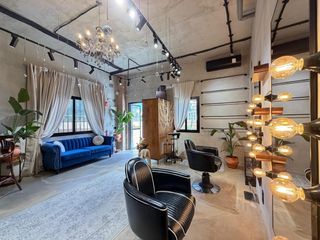 Local Comercial  Calle de guadalajara. Se vende negocio! salón de belleza con local. con vistas al mar.