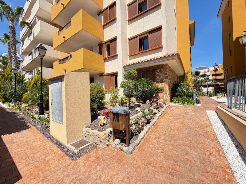 Foto 88f886fb-3385-4d4a-bc89-2e607e7c50e1. Apartament amb calefacció aparcament piscina a Punta Prima Torrevieja
