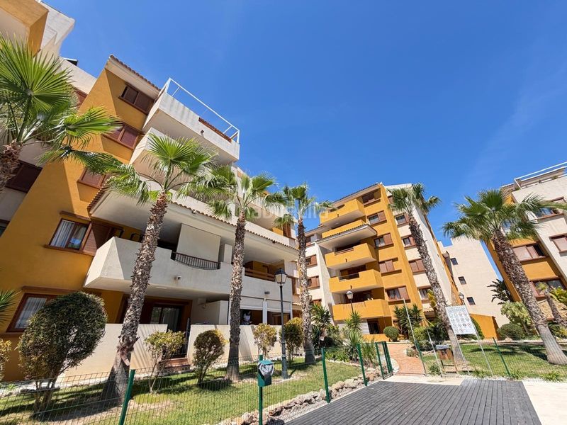 Foto d93e42bb-e54e-46ef-bb81-0a48759e930c. Apartament amb calefacció aparcament piscina a Punta Prima Torrevieja