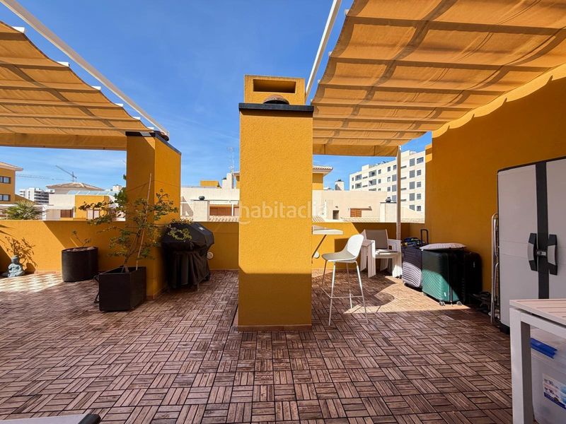 Foto 203934e7-6550-4350-8c63-c24cf5f28379. Àtic amb aparcament piscina a Punta Prima Torrevieja