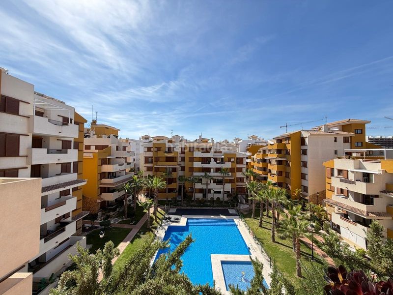 Foto 23f385f7-2876-492c-b932-d2bf2bba377d. Àtic amb aparcament piscina a Punta Prima Torrevieja