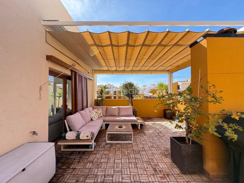 Foto 26341c54-68ba-40d1-8dbc-486404bb5b09. Àtic amb aparcament piscina a Punta Prima Torrevieja