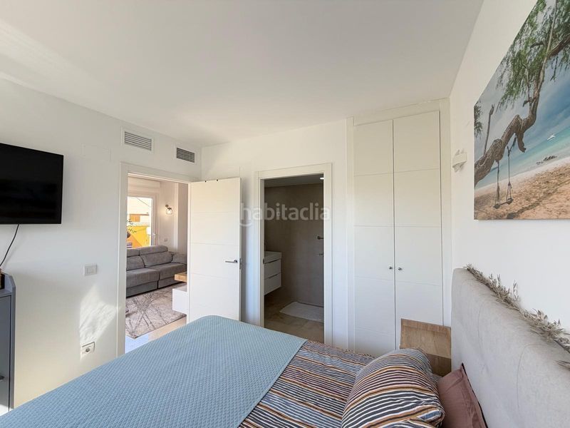 Foto 41a8ea18-baa3-4527-9020-cb2f78ff938a. Àtic amb aparcament piscina a Punta Prima Torrevieja