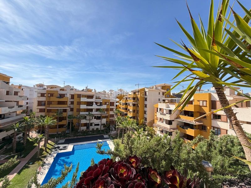 Foto 572a7309-f20e-4650-a067-6eab37078f70. Àtic amb aparcament piscina a Punta Prima Torrevieja