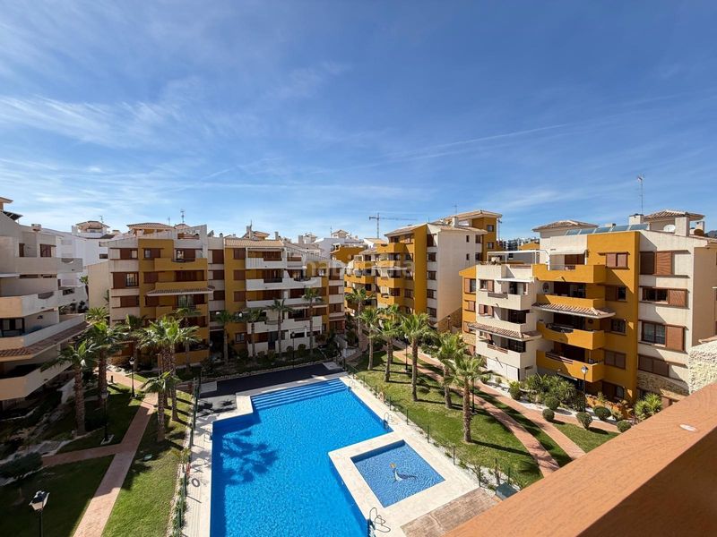 Foto d919dfc7-e206-44c7-88bd-79c2d9e7233a. Àtic amb aparcament piscina a Punta Prima Torrevieja