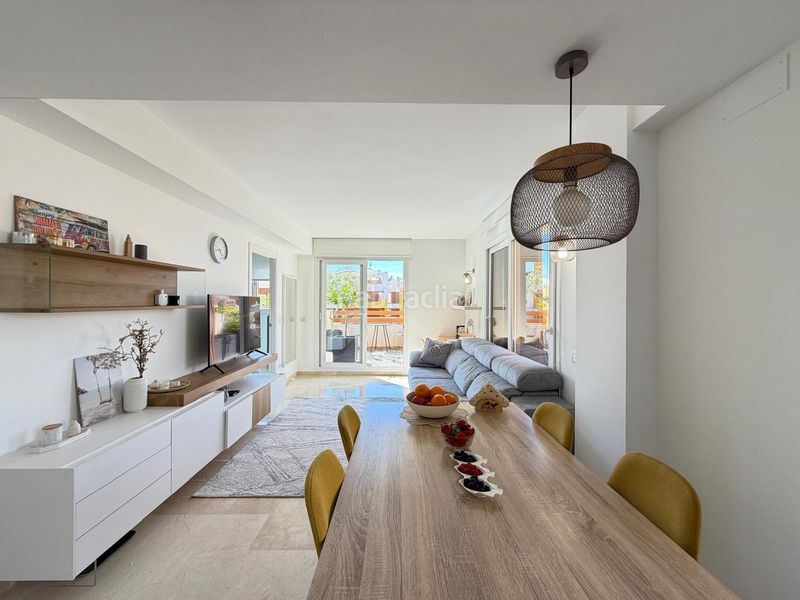 Foto f8aaf977-0b18-46b1-af30-e9e138ab2477. Àtic amb aparcament piscina a Punta Prima Torrevieja