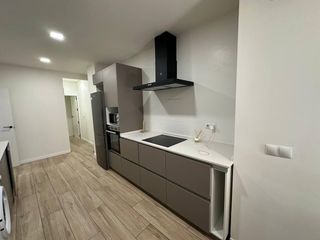 Location Appartement  Calle de jerusalén. Piso reformado con entrada independiente en el centro de alicant