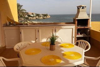 Rent Semi detached house  Calle dentol. Maravilloso chalet pareado esquina con playa privada y vistas de