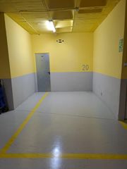 Lloguer Aparcament cotxe  Calle deportista pedro ferrándiz. Alquiler plaza de garaje amplia junto a mercadona miriam blasco