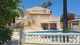 Haus  Avenida baladrar. Villa con vistas al mar, piscina privada y apartamento independi