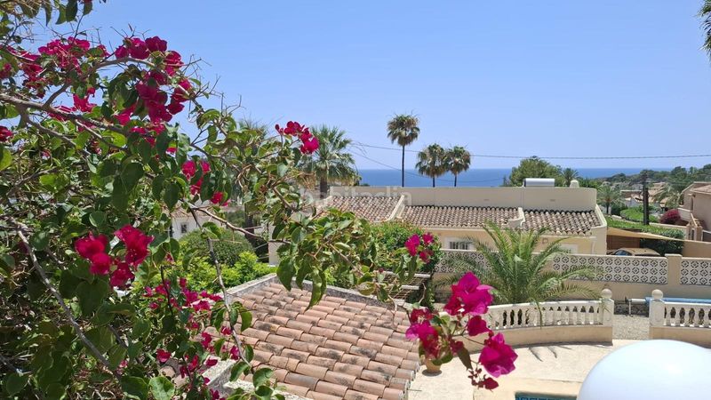 Foto 4102fae9-d369-4386-8c59-49ea6c3299c5. Casa amb calefacció aparcament piscina a Cala Advocat-Baladrar Benissa