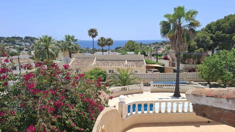 Foto 5a1c63c1-a80f-4074-a055-ef8eb999b102. Casa amb calefacció aparcament piscina a Cala Advocat-Baladrar Benissa