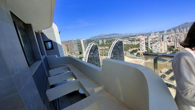 Foto c168f724-8b1a-4370-a273-c64080ab85d6. Àtic amb aparcament piscina a Playa Poniente Benidorm