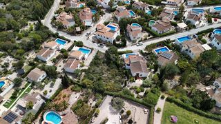 Terreno residencial  De la arboleda 60. Parcela urbana de 700 m2 con vistas al mar y montaña en pego  a