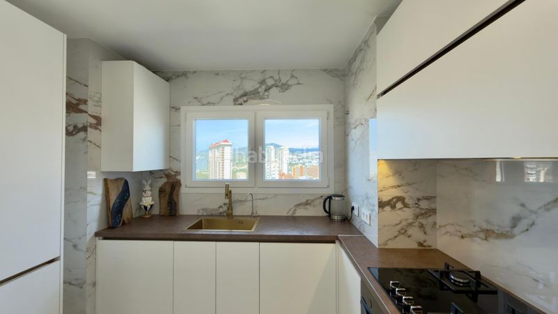 Foto 989dc470-bdb1-4869-9ae0-e8a6f3984ac7. Apartament amb aparcament piscina a Playa Poniente Benidorm